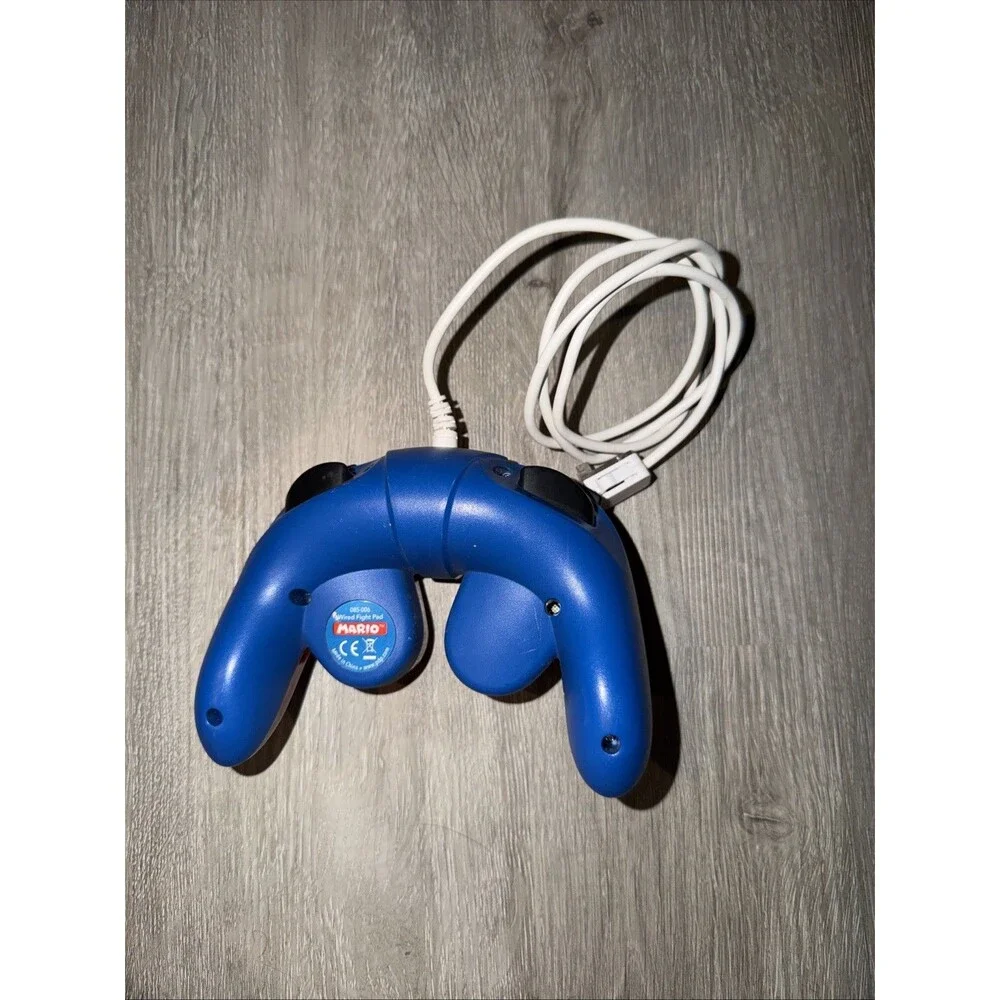 Nintendo Wii Mario Wired Fight Pad Controller Red 085-006